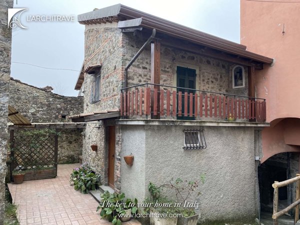 casa indipendente in vendita a Bagnone