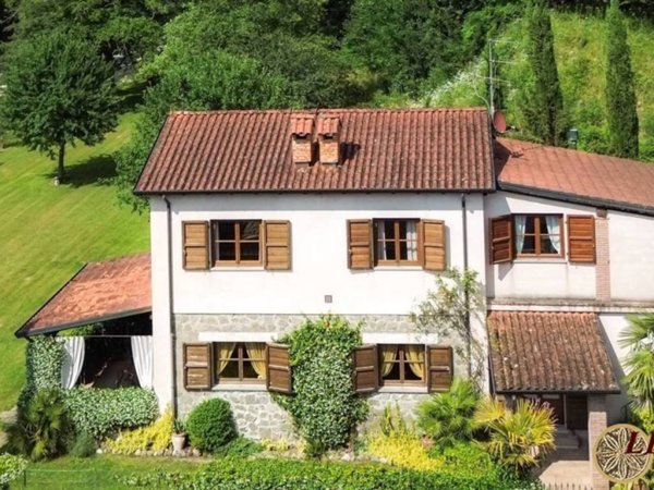 casa indipendente in vendita a Bagnone