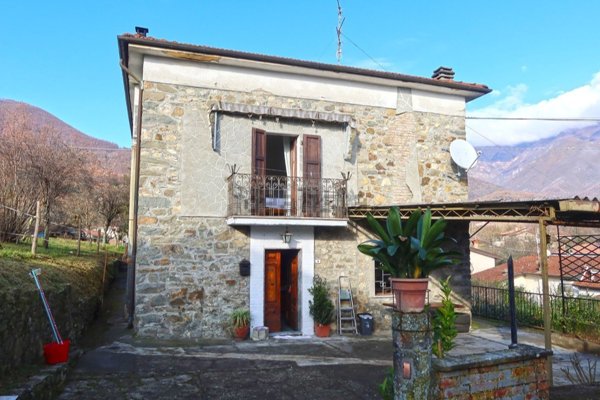 casa indipendente in vendita a Bagnone