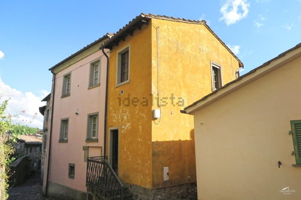 casa semindipendente in vendita a Bagnone
