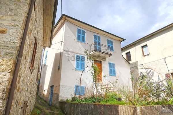 casa indipendente in vendita a Bagnone