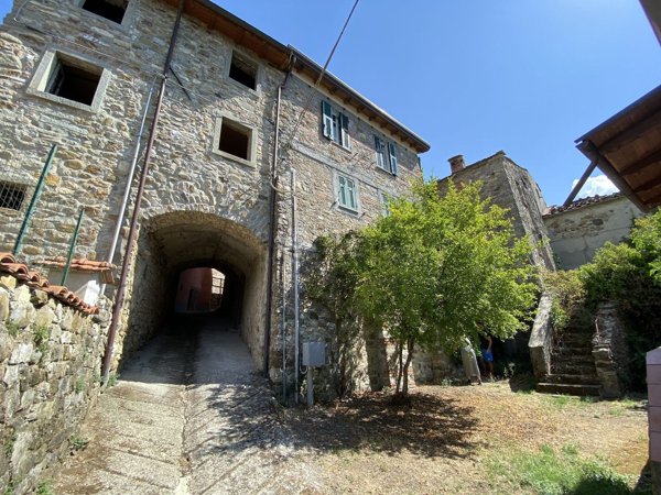 casa indipendente in vendita a Bagnone in zona Vico