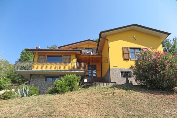 casa indipendente in vendita a Bagnone