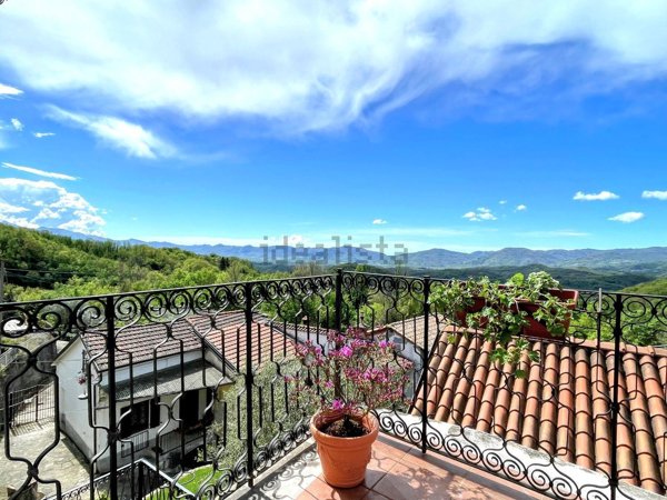 casa indipendente in vendita a Bagnone