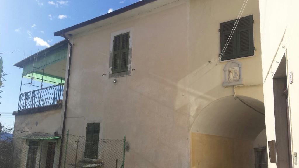 casa indipendente in vendita a Bagnone in zona Orturano