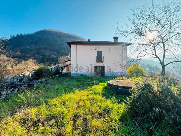 casa indipendente in vendita a Bagnone