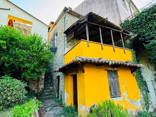 casa indipendente in vendita a Bagnone
