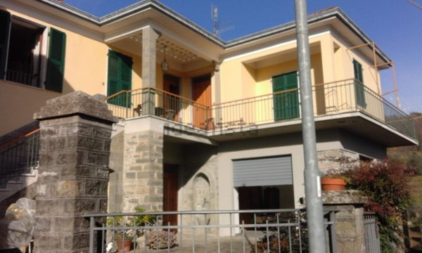 casa indipendente in vendita a Bagnone