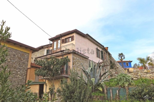 casa semindipendente in vendita a Bagnone