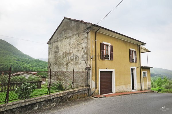 casa indipendente in vendita a Bagnone