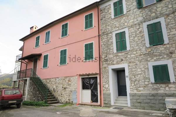 casa indipendente in vendita a Bagnone