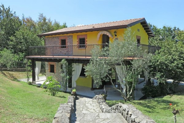 casa indipendente in vendita a Bagnone