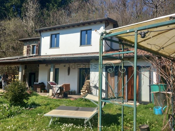 casa indipendente in vendita a Bagnone