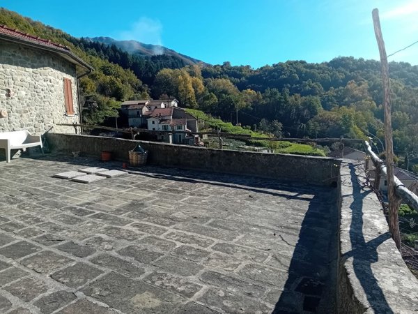 casa indipendente in vendita a Bagnone in zona Vico