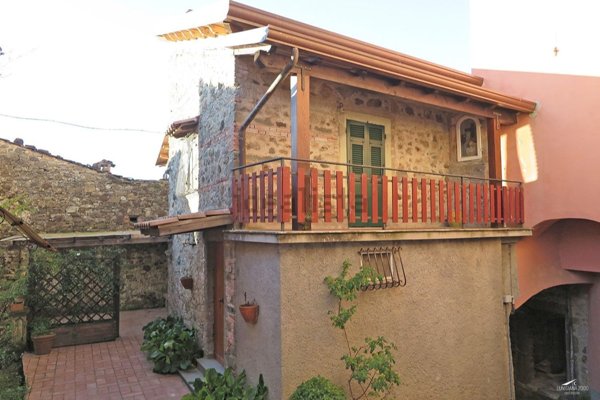 casa indipendente in vendita a Bagnone