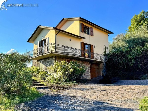 casa indipendente in vendita a Bagnone