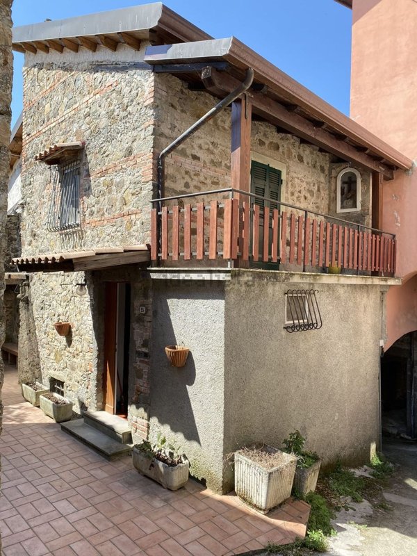 casa indipendente in vendita a Bagnone in zona Mochignano