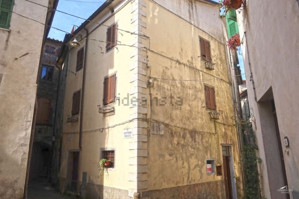 casa semindipendente in vendita a Bagnone