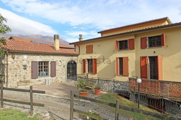 casa indipendente in vendita a Bagnone