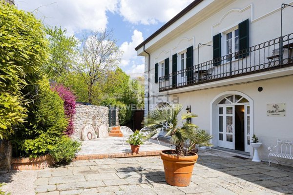 casa indipendente in vendita a Bagnone in zona Corlaga