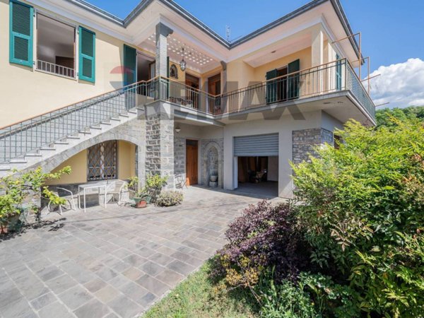 casa indipendente in vendita a Bagnone in zona Mochignano