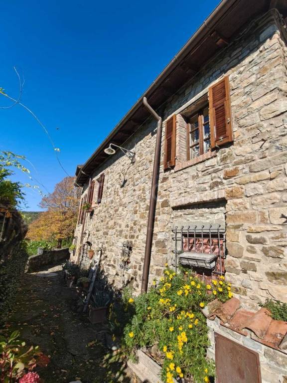 casa indipendente in vendita a Bagnone in zona Corlaga