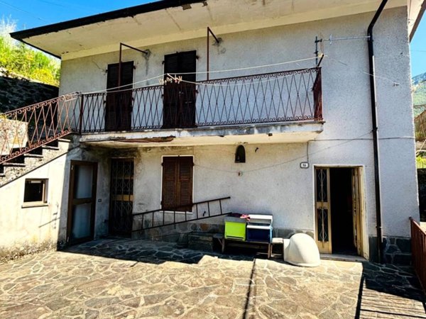 casa indipendente in vendita a Bagnone