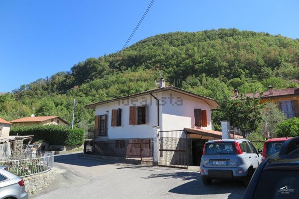 casa indipendente in vendita a Bagnone in zona Corlaga