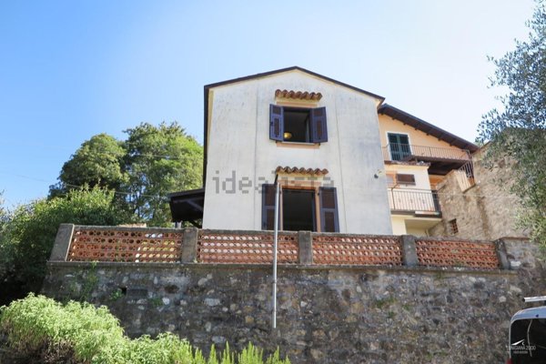casa indipendente in vendita a Bagnone in zona Corlaga