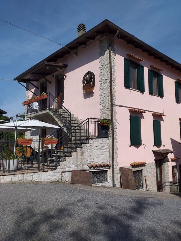 casa indipendente in vendita a Bagnone in zona Pieve