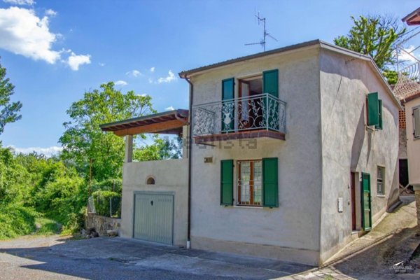 casa indipendente in vendita a Bagnone in zona Corvarola