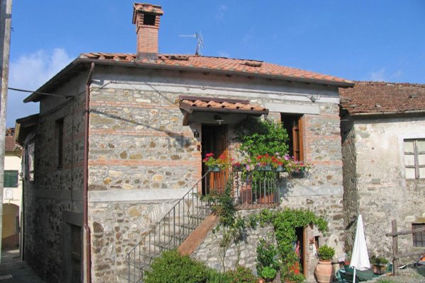 casa indipendente in vendita a Bagnone in zona Orturano