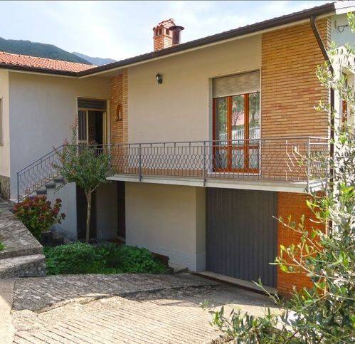 casa indipendente in vendita a Bagnone in zona Treschietto
