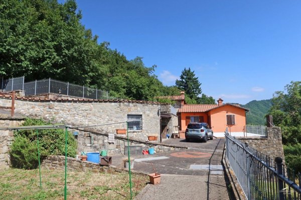 casa indipendente in vendita a Bagnone in zona Collesino