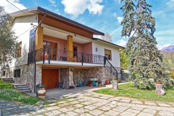 casa indipendente in vendita a Bagnone in zona Mochignano