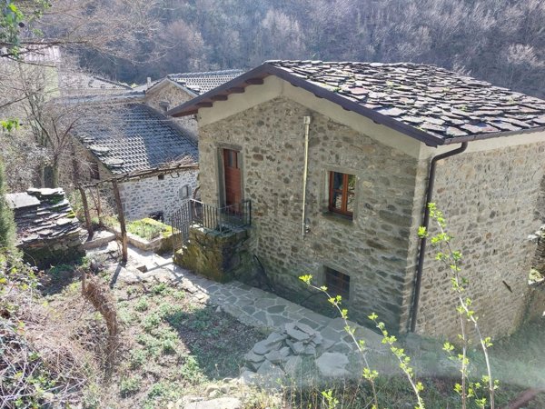casa indipendente in vendita a Bagnone in zona Iera