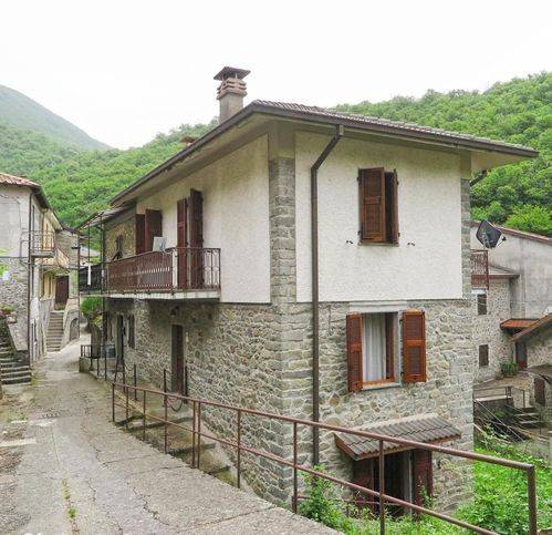 casa indipendente in vendita a Bagnone in zona Iera