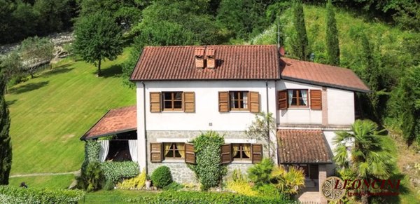casa indipendente in vendita a Bagnone in zona Corlaga