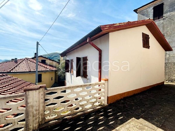 casa indipendente in vendita a Bagnone