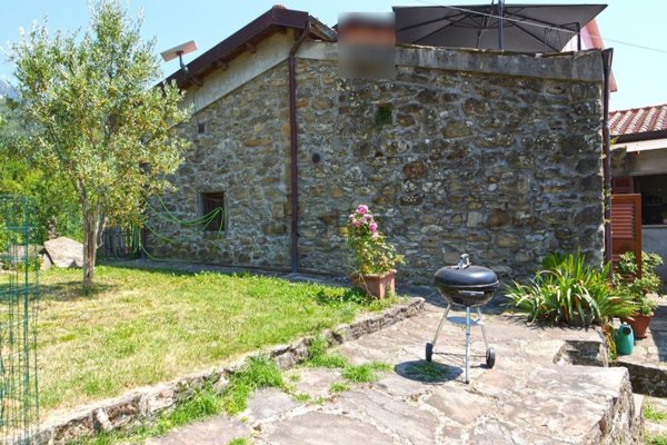 esavano in vendita a Bagnone in zona Treschietto
