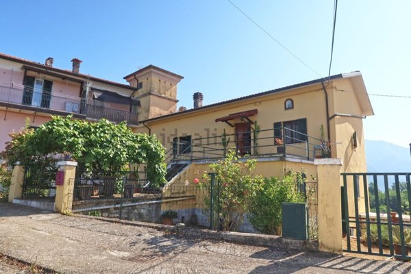 casa semindipendente in vendita a Bagnone in zona Canale