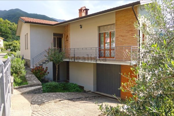 casa indipendente in vendita a Bagnone in zona Treschietto