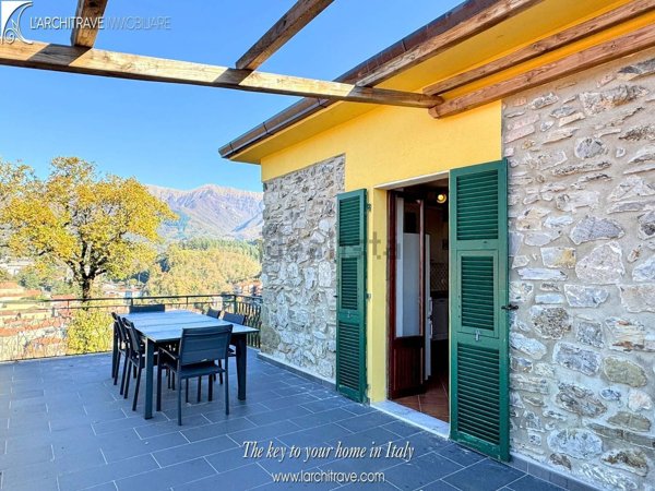 casa indipendente in vendita a Bagnone in zona Mochignano