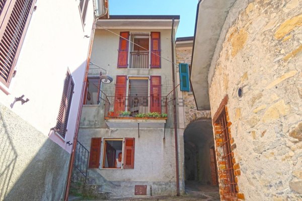 casa indipendente in vendita a Bagnone in zona Lusana