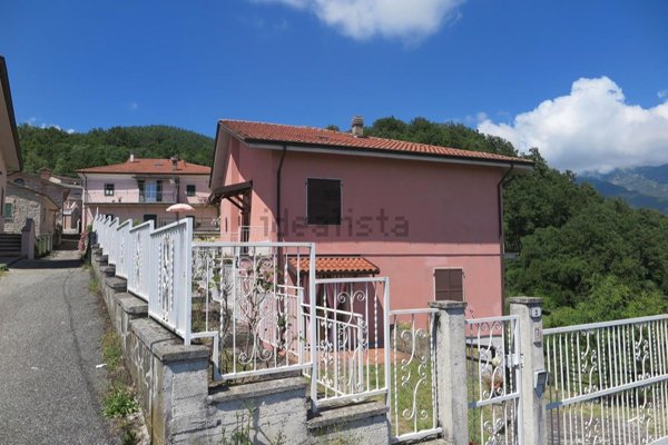 casa indipendente in vendita a Bagnone in zona Canale