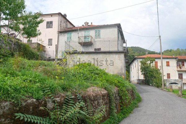 casa indipendente in vendita a Bagnone in zona Mochignano