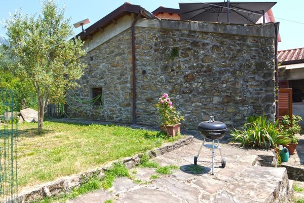 casa indipendente in vendita a Bagnone in zona Mochignano