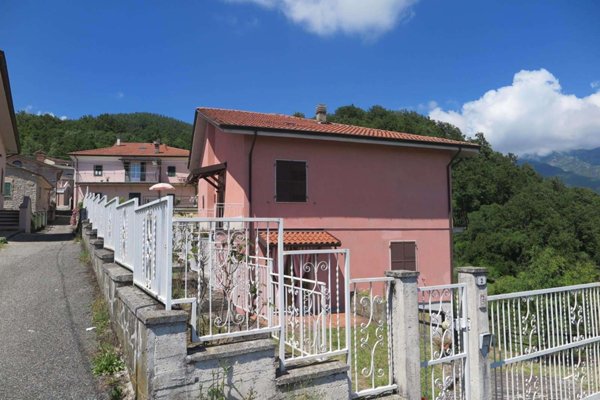 casa indipendente in vendita a Bagnone in zona Mochignano