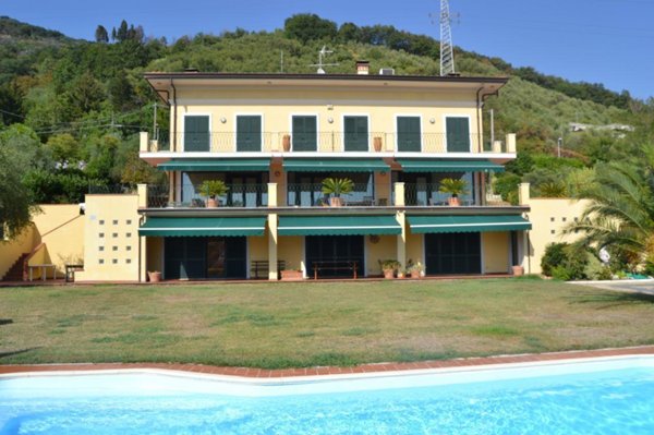 casa indipendente in vendita a Carrara in zona Monteverde