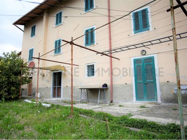 casa indipendente in vendita a Carrara in zona Gragnana